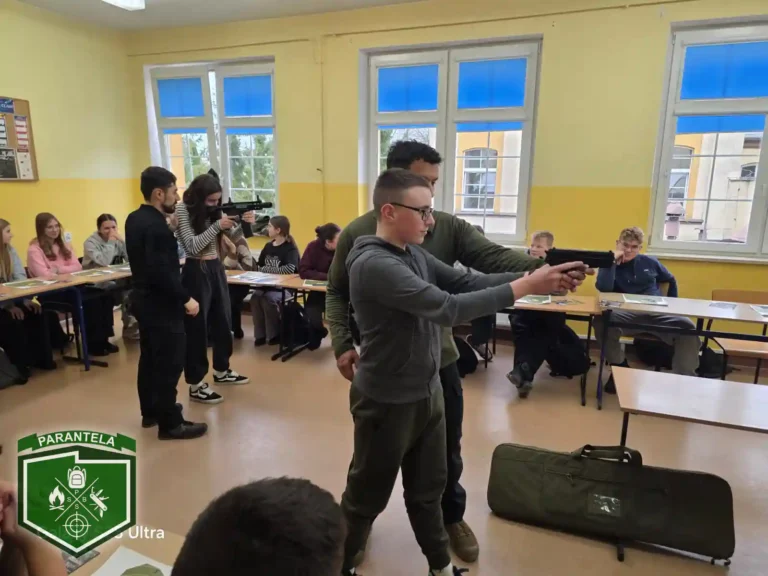 Szkolenie strzeleckie w szkole